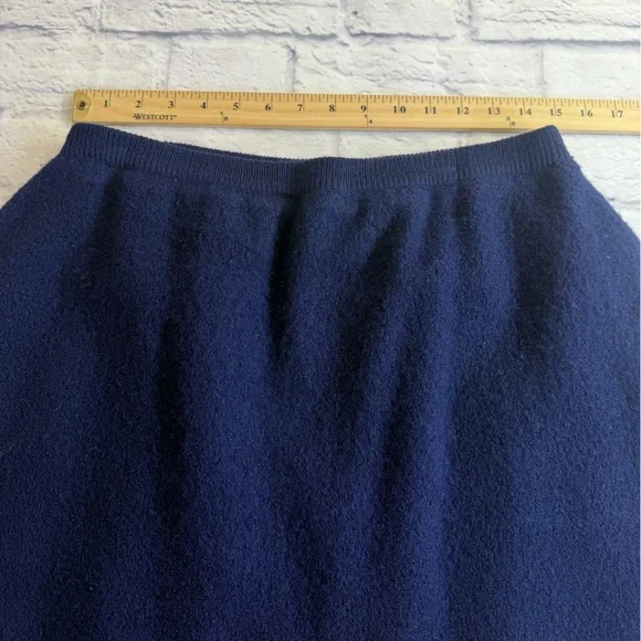 Vintage Woolrich Navy Women's Skirt. 100% Wool. Size L - Picture 4 of 7